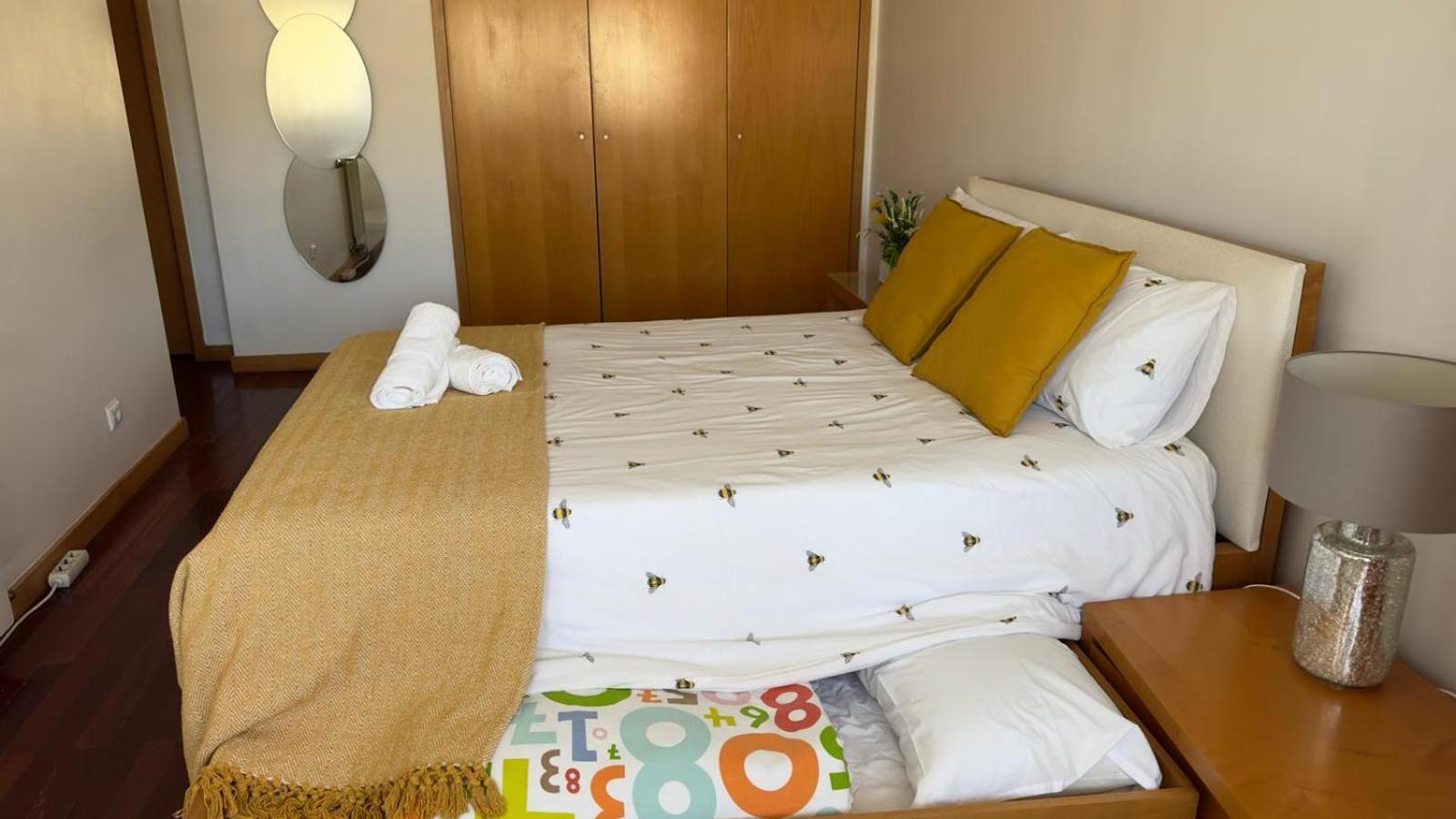 Espacoso T3 Com Terraco & Churrasqueira Campo  Eksteriør billede